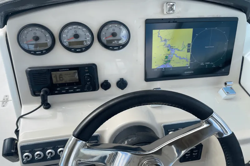 Slide: The Image of Boston Whaler 270 VANTAGE 2018 - 10