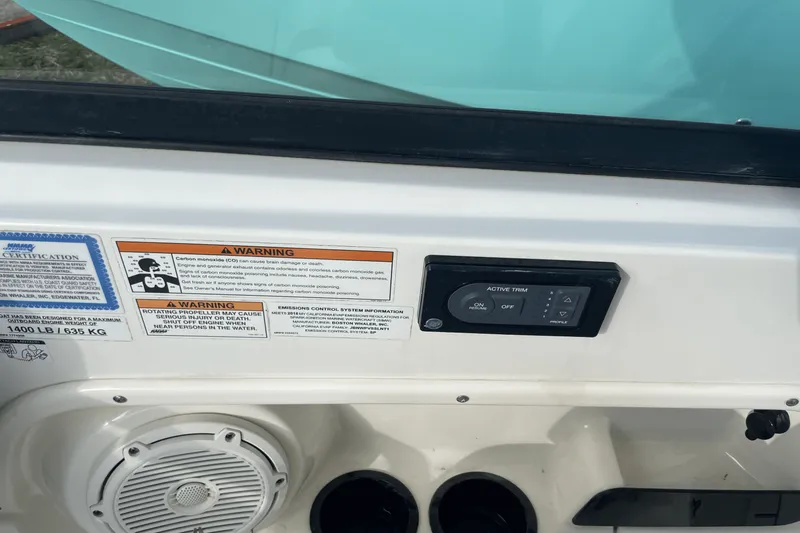 Slide: The Image of Boston Whaler 270 VANTAGE 2018 - 13