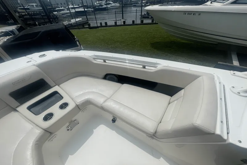 Slide: The Image of Boston Whaler 270 VANTAGE 2018 - 19