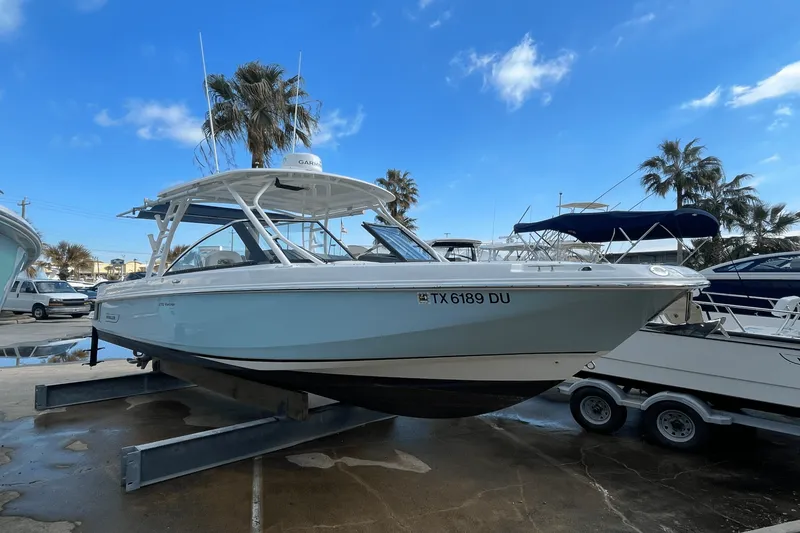 Slide: The Image of Boston Whaler 270 VANTAGE 2018 - 2