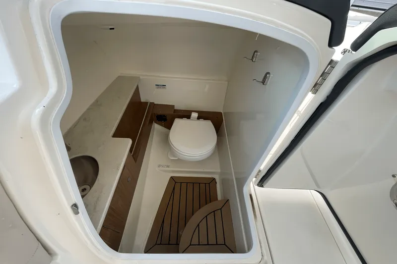 Slide: The Image of Boston Whaler 270 VANTAGE 2018 - 23