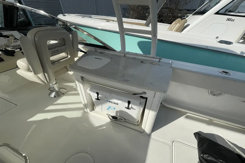 Slide: The Image of Boston Whaler 270 VANTAGE 2018 - 24