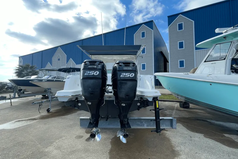 Slide: The Image of Boston Whaler 270 VANTAGE 2018 - 6