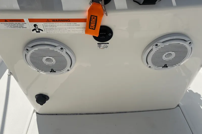 Slide: The Image of Boston Whaler 170 DAUNTLESS 2014 - 14