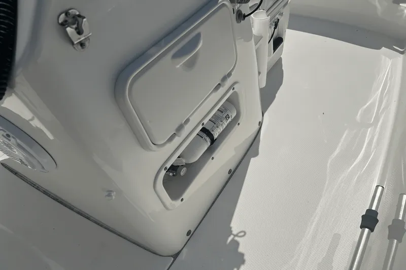 Slide: The Image of Boston Whaler 170 DAUNTLESS 2014 - 15