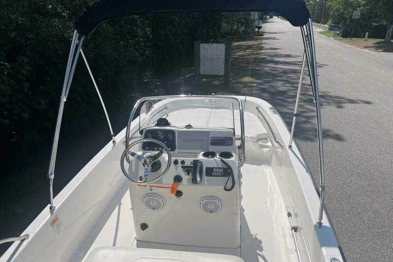 Slide: The Image of Boston Whaler 170 DAUNTLESS 2014 - 16