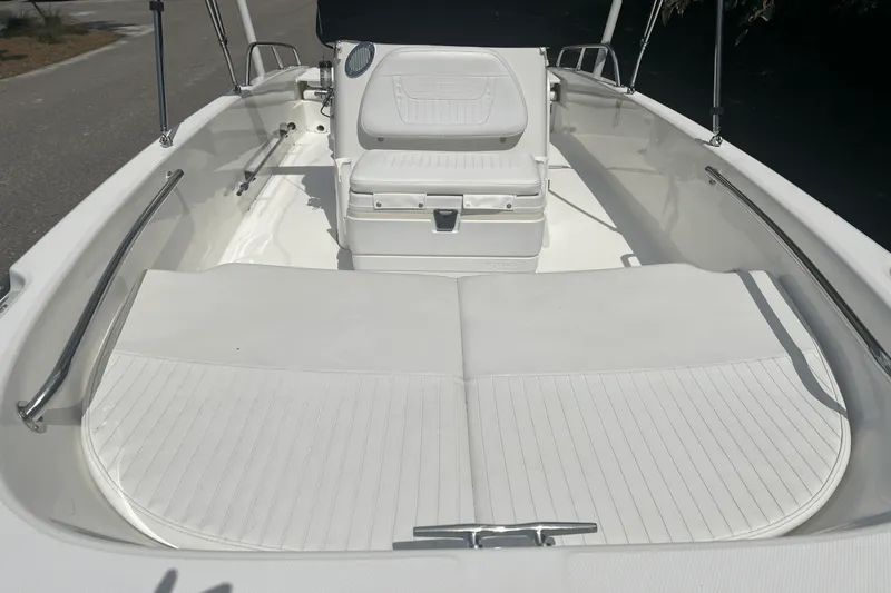 Slide: The Image of Boston Whaler 170 DAUNTLESS 2014 - 3