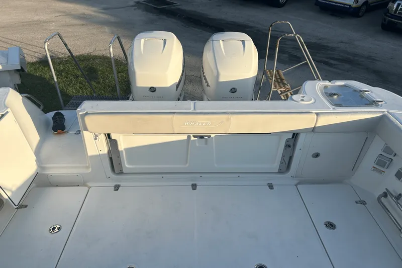 Slide: The Image of Boston Whaler 315 CQ 2017 - 10