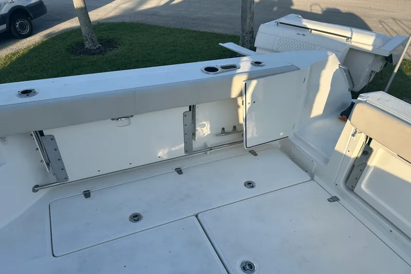 Slide: The Image of Boston Whaler 315 CQ 2017 - 12