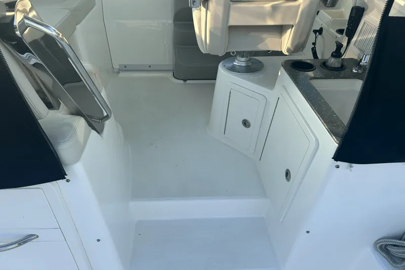 Slide: The Image of Boston Whaler 315 CQ 2017 - 14