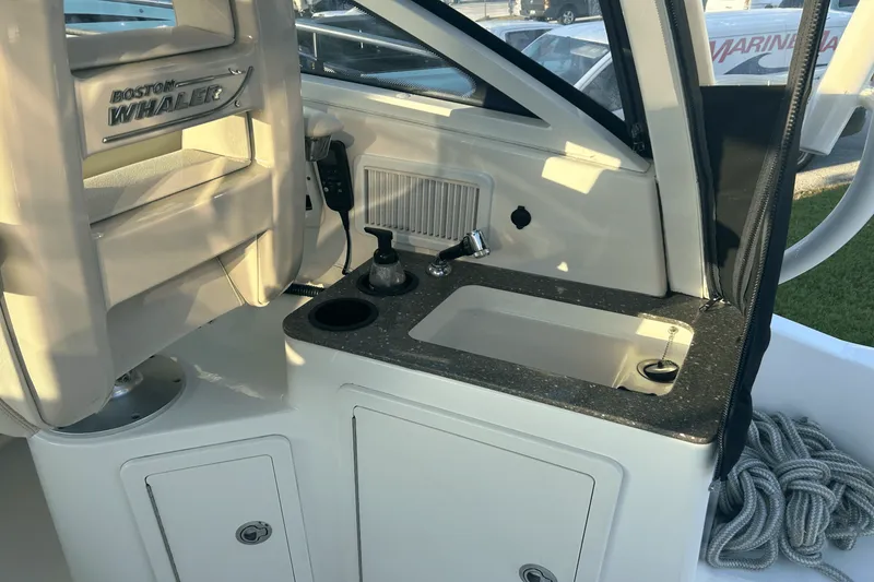 Slide: The Image of Boston Whaler 315 CQ 2017 - 15