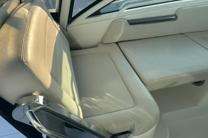 Slide: The Image of Boston Whaler 315 CQ 2017 - 16