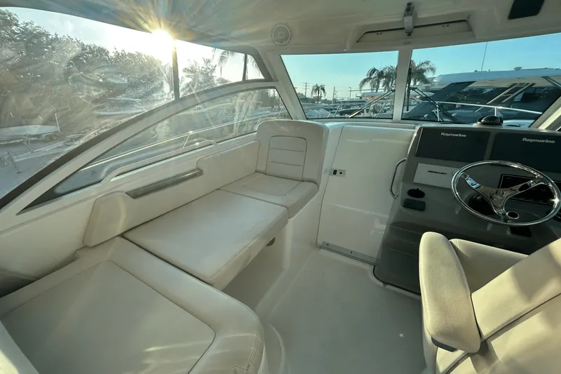 Slide: The Image of Boston Whaler 315 CQ 2017 - 18