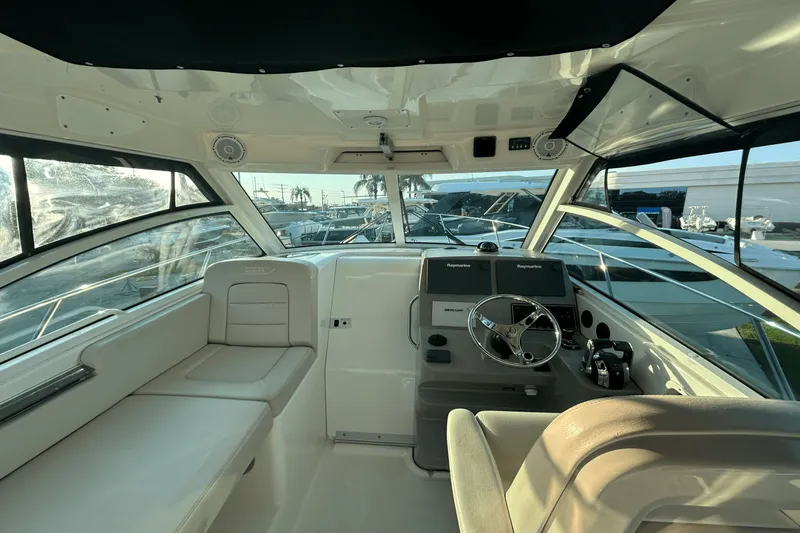 Slide: The Image of Boston Whaler 315 CQ 2017 - 19