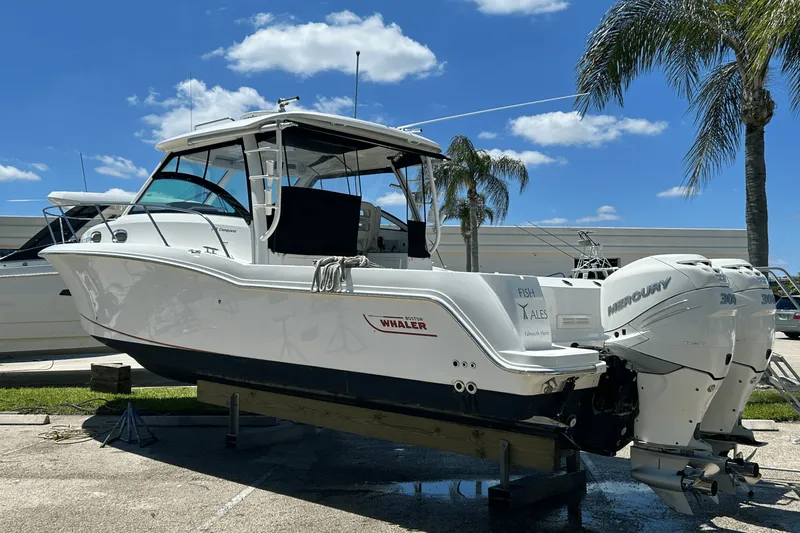 Slide: The Image of Boston Whaler 315 CQ 2017 - 3