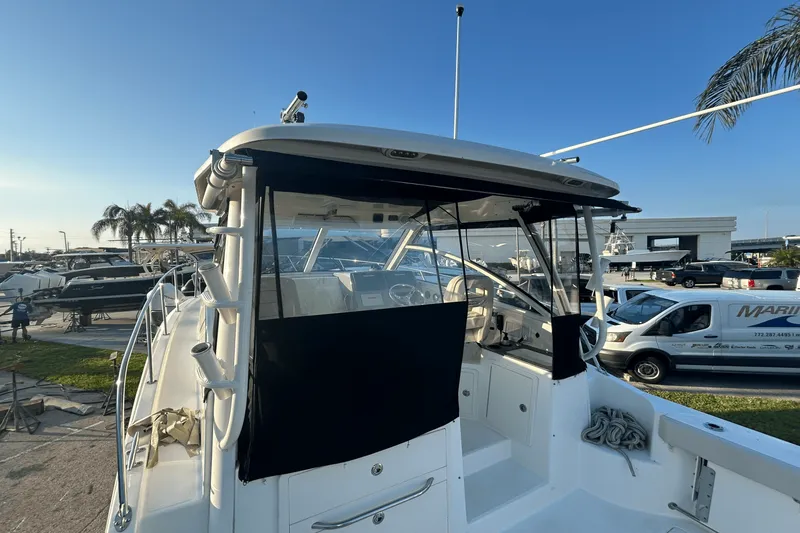 Slide: The Image of Boston Whaler 315 CQ 2017 - 39