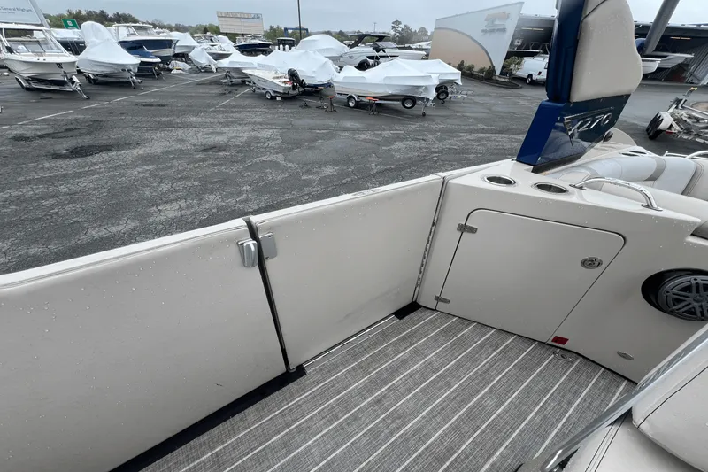 Slide: The Image of Harris V 270 2016 - 14