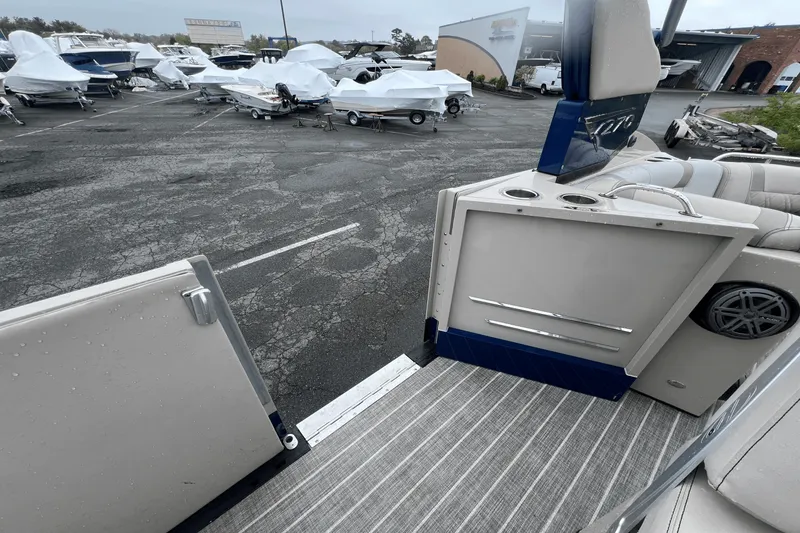 Slide: The Image of Harris V 270 2016 - 15