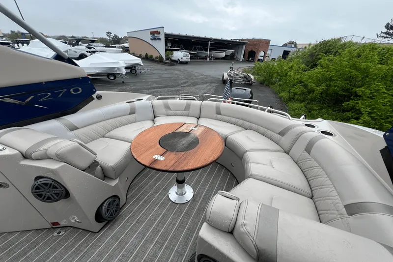 Slide: The Image of Harris V 270 2016 - 17