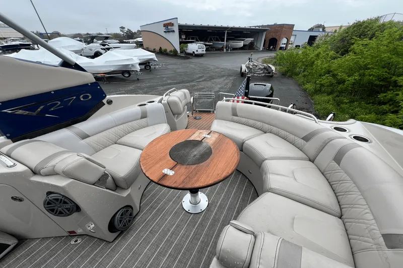 Slide: The Image of Harris V 270 2016 - 18