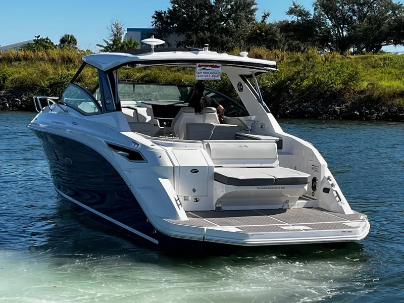 Slide: The Image of Sea Ray 320 SUNDANCER 2024 - 12