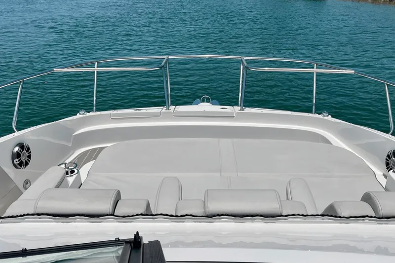 Slide: The Image of Sea Ray 320 SUNDANCER 2024 - 26