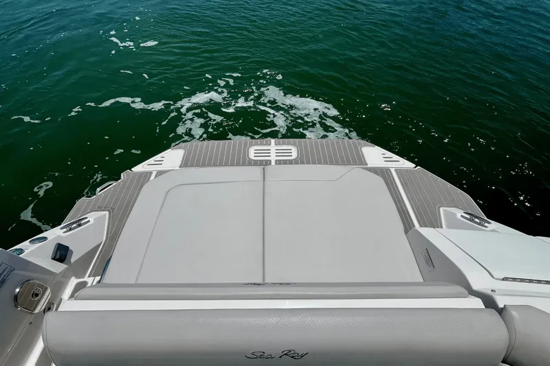 Slide: The Image of Sea Ray 320 SUNDANCER 2024 - 27