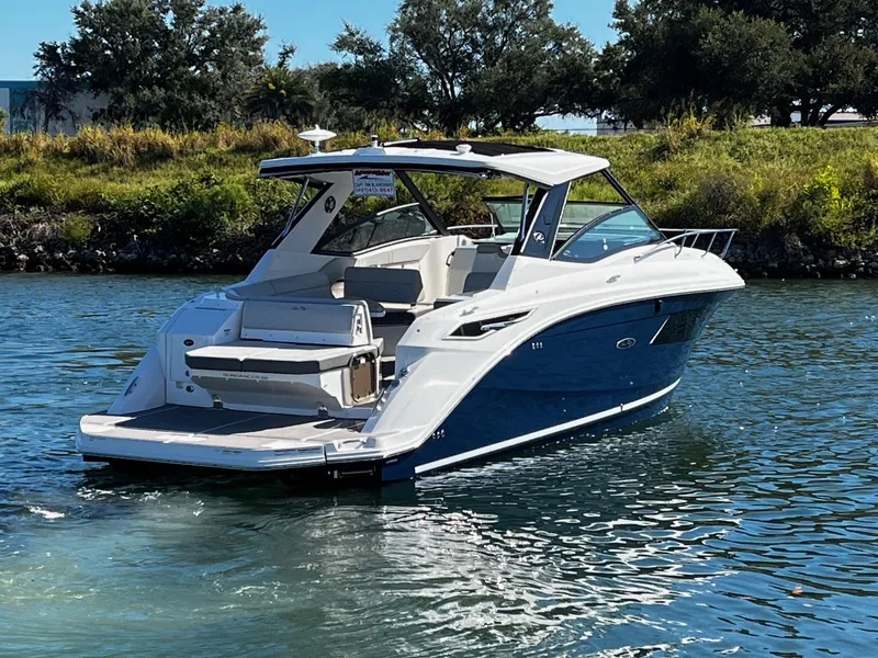 Slide: The Image of Sea Ray 320 SUNDANCER 2024 - 3