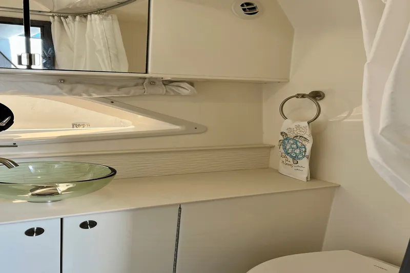 Slide: The Image of Sea Ray 320 SUNDANCER 2024 - 31