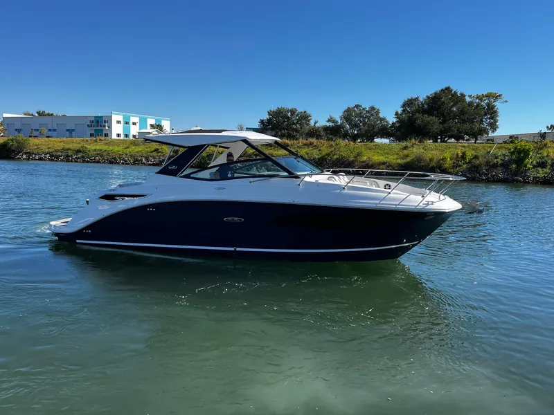 Slide: The Image of Sea Ray 320 SUNDANCER 2024 - 7