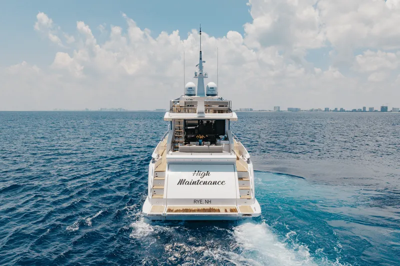 Slide: The Image of Azimut 77S 2019 - 10