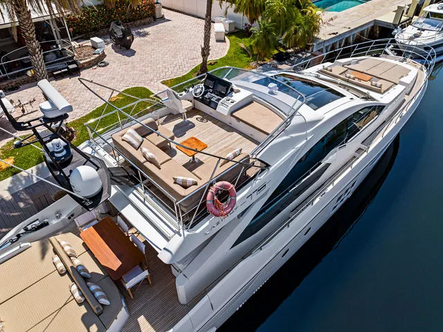 Slide: The Image of Azimut 77S 2019 - 108