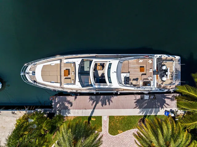Slide: The Image of Azimut 77S 2019 - 112