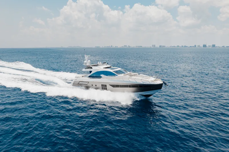 Slide: The Image of Azimut 77S 2019 - 12