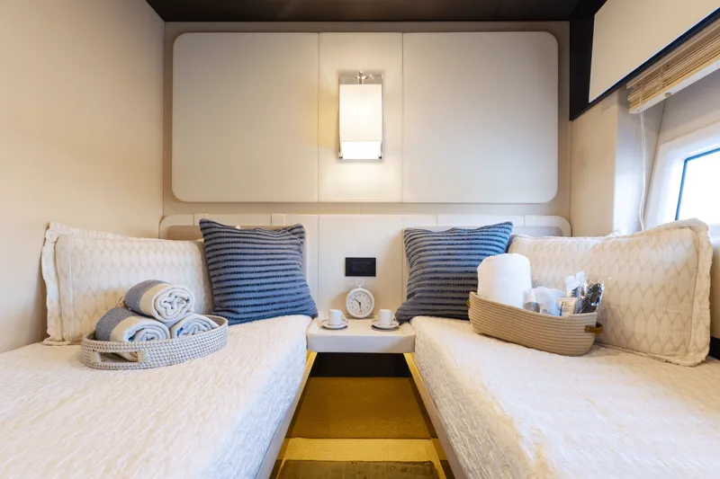 Slide: The Image of Azimut 77S 2019 - 28