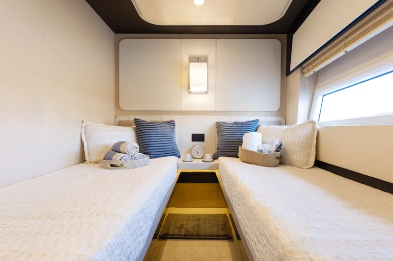 Slide: The Image of Azimut 77S 2019 - 29