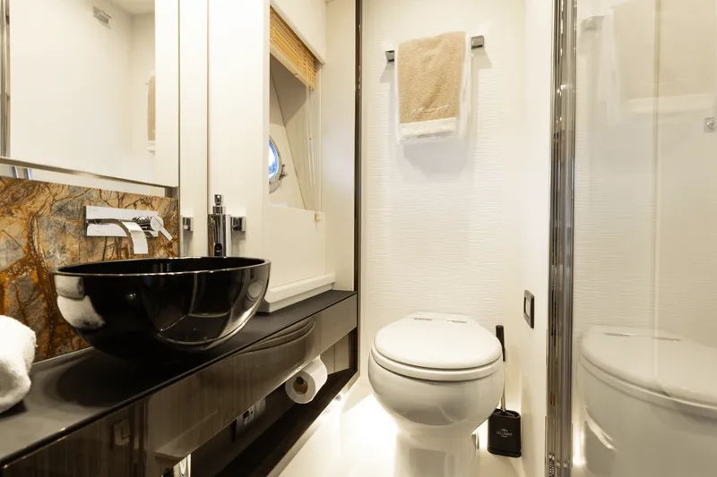 Slide: The Image of Azimut 77S 2019 - 31