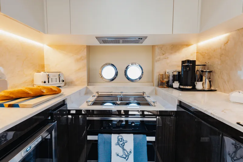 Slide: The Image of Azimut 77S 2019 - 47