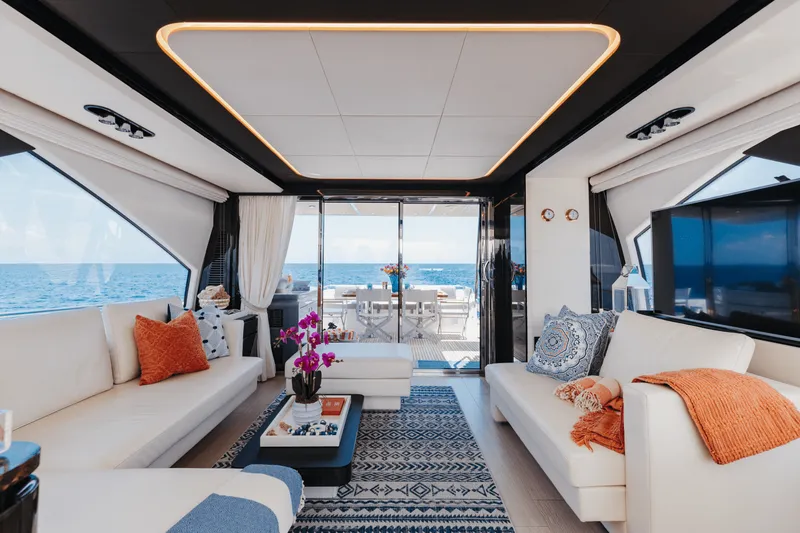 Slide: The Image of Azimut 77S 2019 - 56