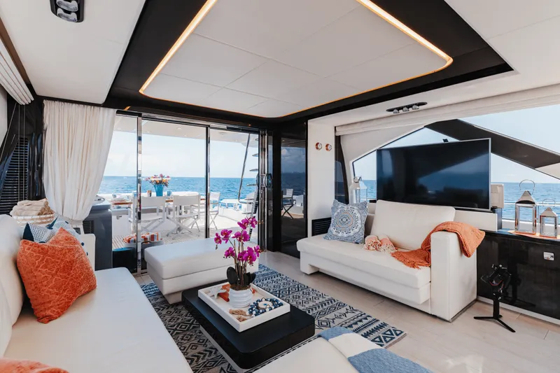 Slide: The Image of Azimut 77S 2019 - 57