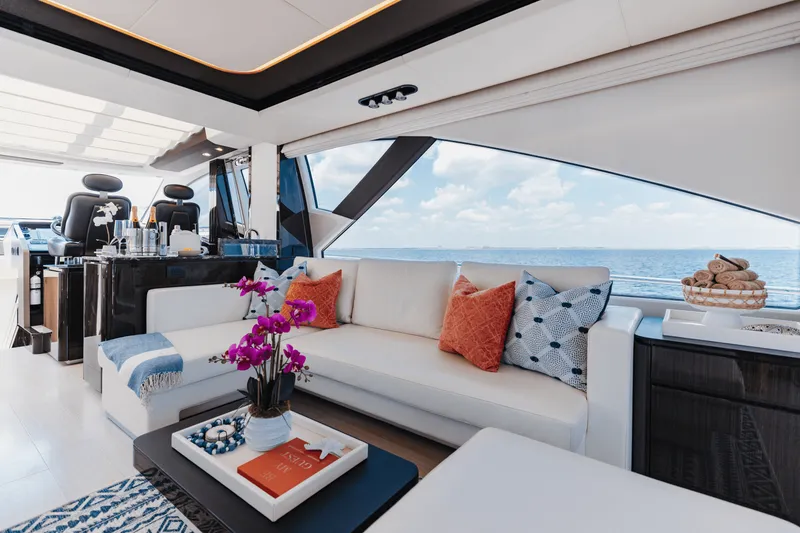 Slide: The Image of Azimut 77S 2019 - 61
