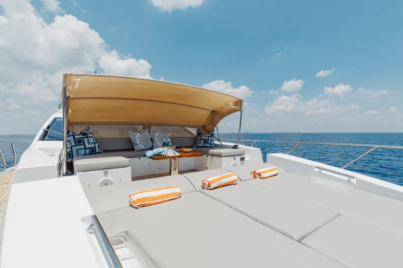 Slide: The Image of Azimut 77S 2019 - 75