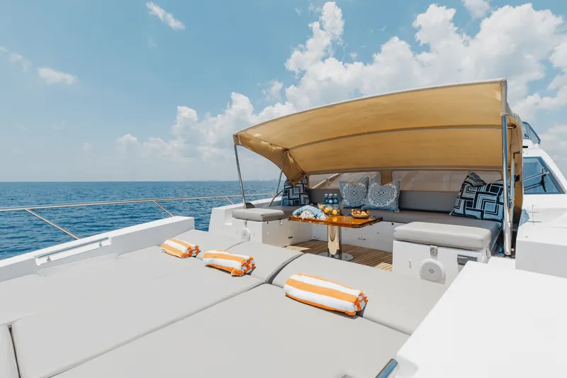 Slide: The Image of Azimut 77S 2019 - 76