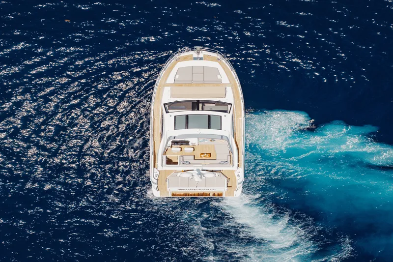 Slide: The Image of Azimut 77S 2019 - 8