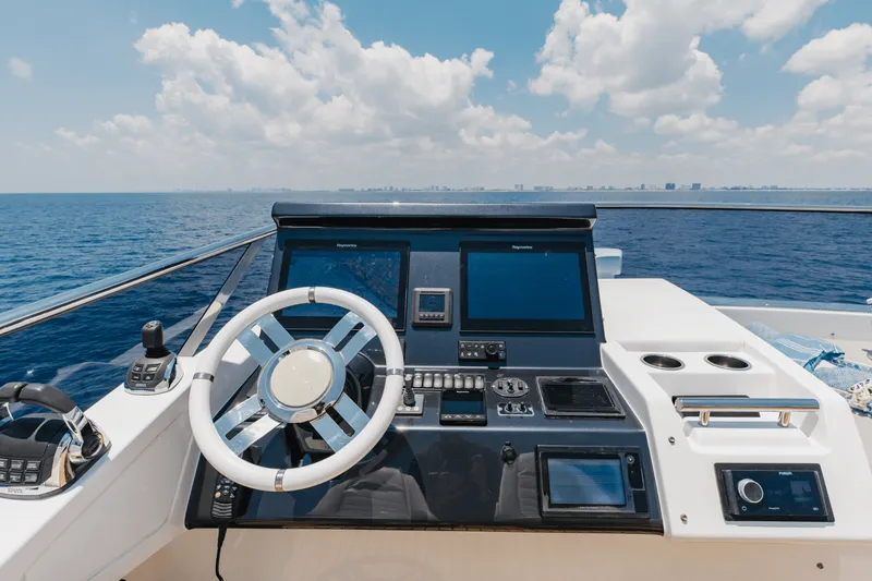 Slide: The Image of Azimut 77S 2019 - 83