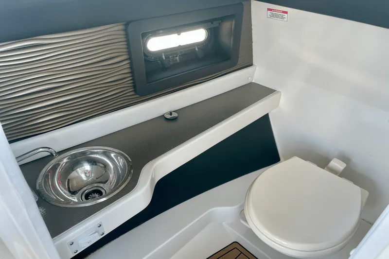 Slide: The Image of Sea Ray SLX 280 2021 - 10