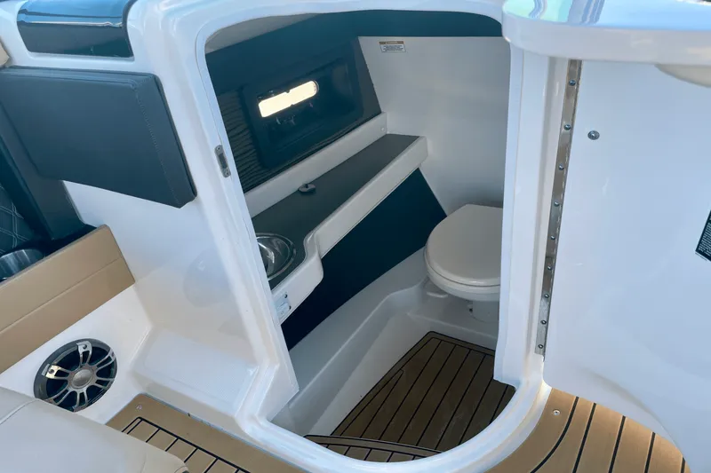 Slide: The Image of Sea Ray SLX 280 2021 - 11