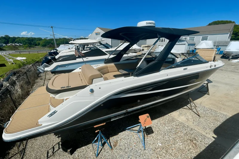 Slide: The Image of Sea Ray SLX 280 2021 - 2