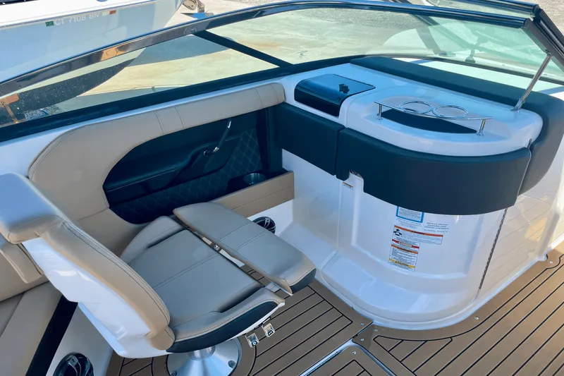 Slide: The Image of Sea Ray SLX 280 2021 - 8