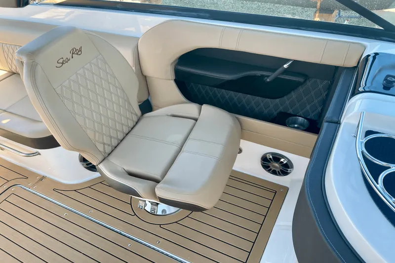 Slide: The Image of Sea Ray SLX 280 2021 - 9